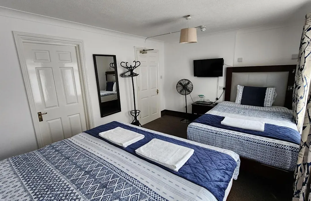 Gatwick Castle B&B-1