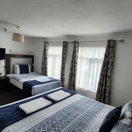 Gatwick Castle B&B-3