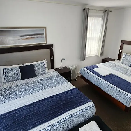 Gatwick Castle B&B-2